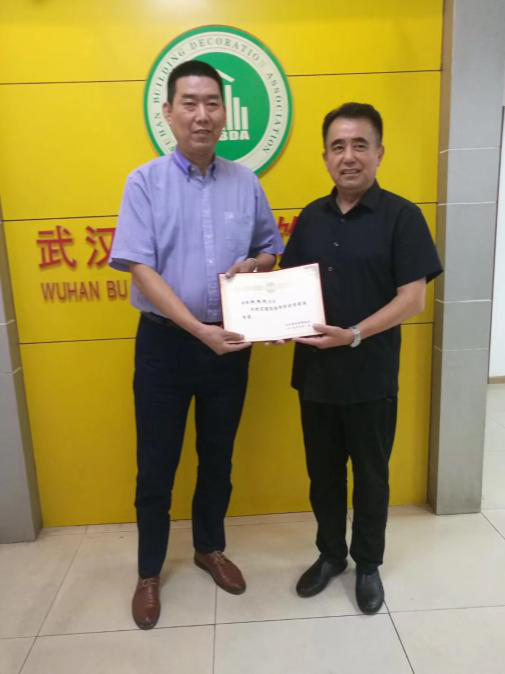 我省首個專家?guī)煺匠闪?，今泰裝飾工程經(jīng)理受(圖2)